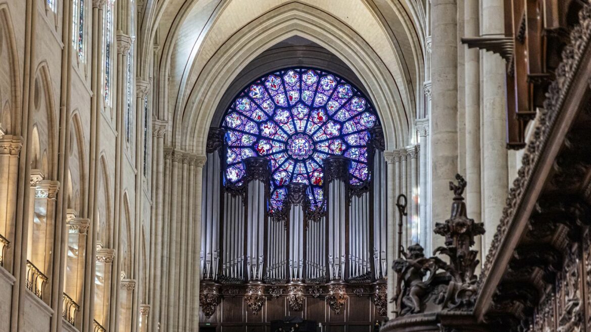 Notre Dame de París abre de nuevo sus puertas al mundo