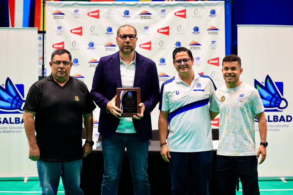 Presidente del INDES recibe reconocimiento de la Fesalbad