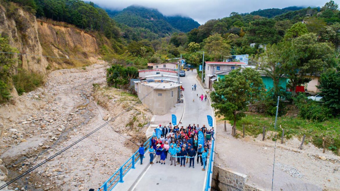 La DOM entregó una moderna calle y puente en el distrito de San Ignacio, Chalatenango Norte