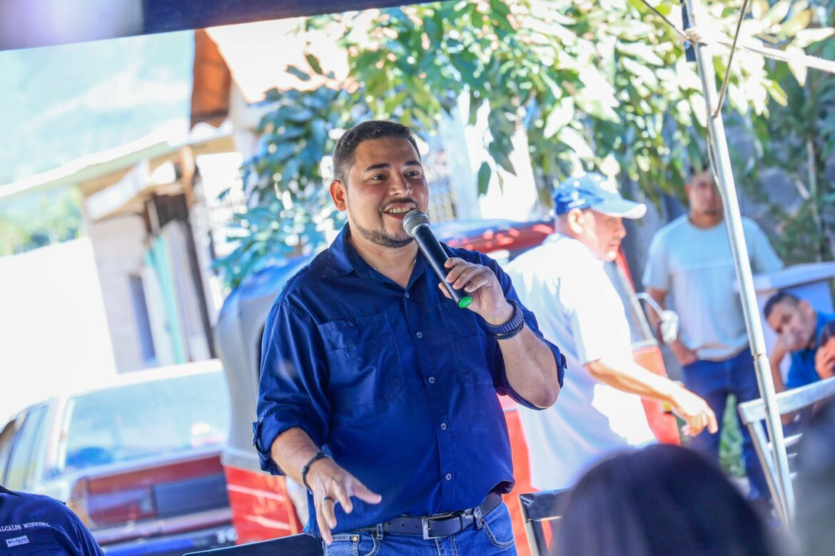 Presidente de ANDA, Jorge Castaneda, anuncia tres proyectos en el distrito de Juayúa