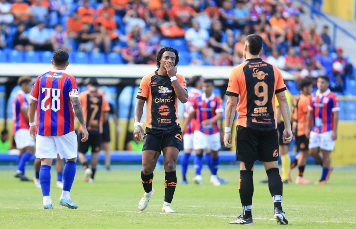 FAS elimina al Águila en la vuelta de cuartos de final del Apertura 2024