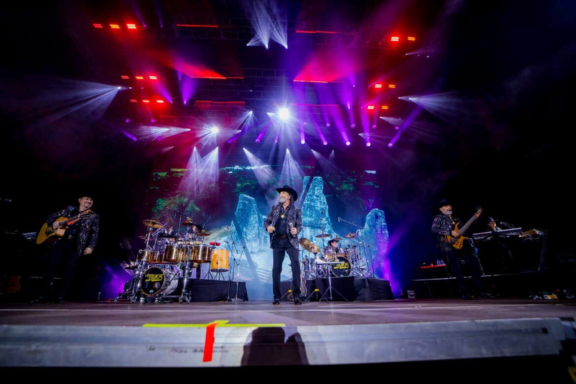 Los Bukis llegan a El Salvador para brindar un concierto el próximo jueves en el estadio Jorge “Mágico” González