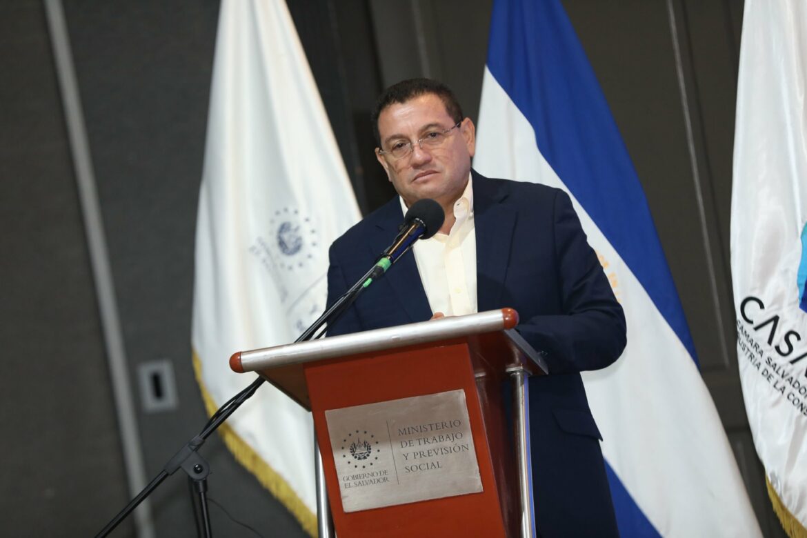Ministro Castro inicia ejecución de un plan para erradicar y prevenir el trabajo infantil en el sector construcción en El Salvador