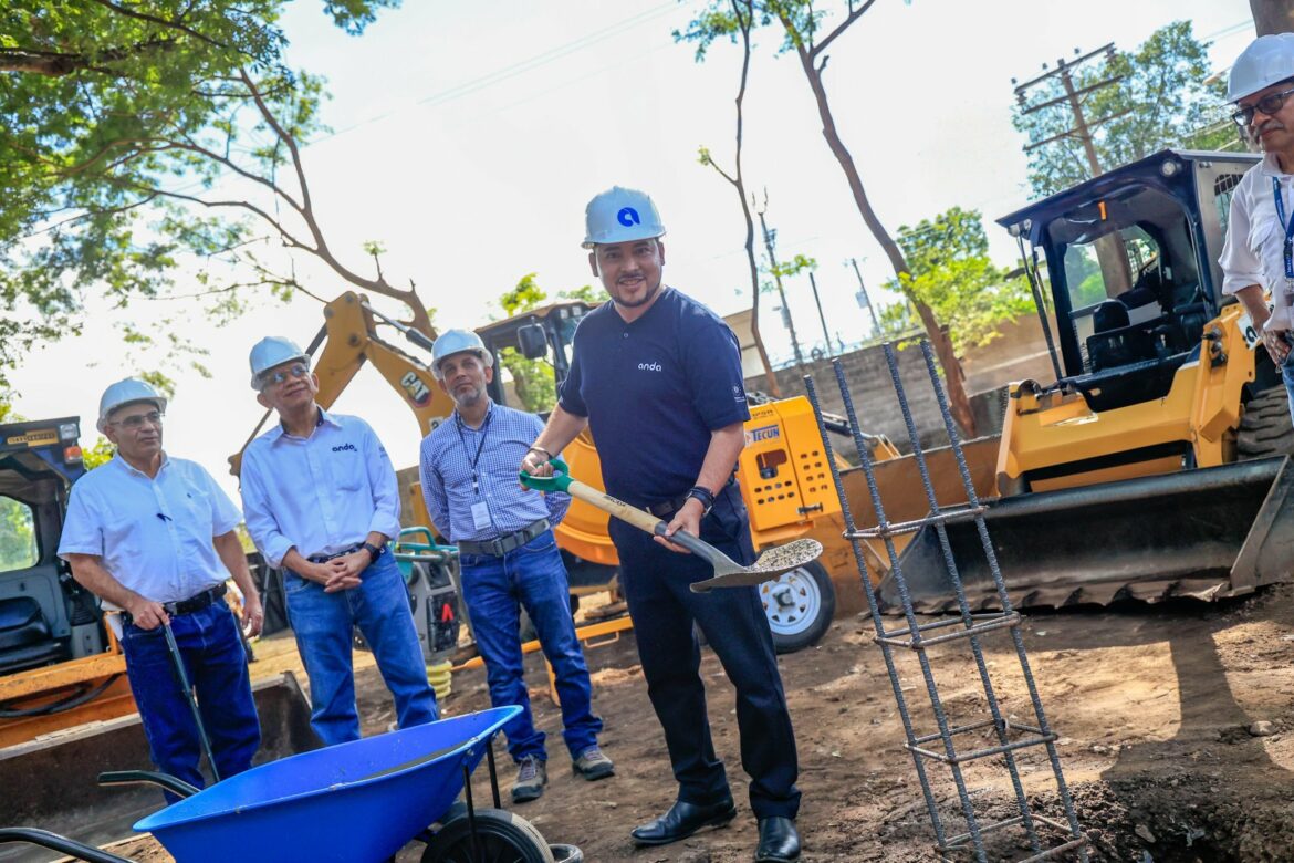 Colocan la primera piedra para la construcción del nuevo Laboratorio de Calidad del Agua en San Miguel