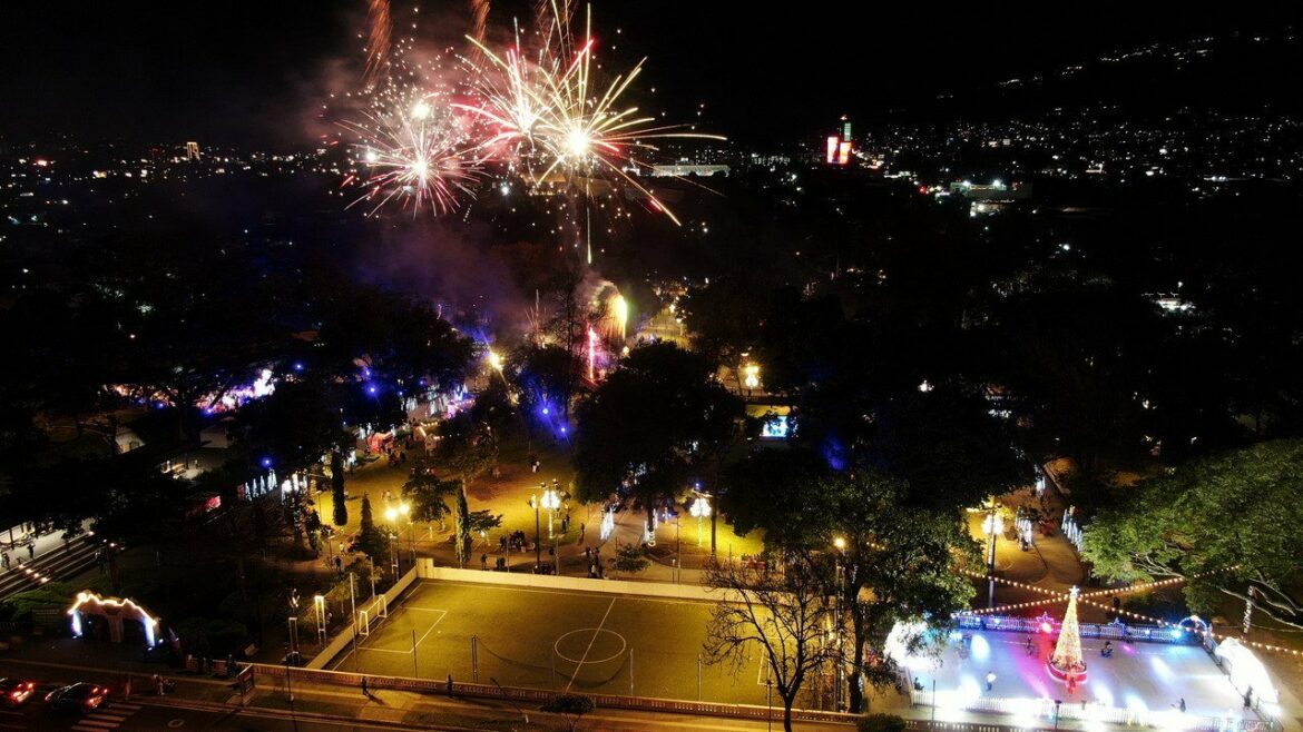 Inauguran la Villa Navideña en el Parque Cuscatlán