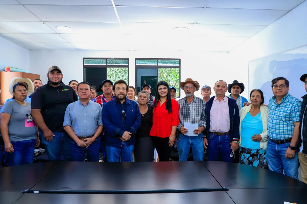 Gobierno de El Salvador entrega compensaciones económicas a agricultores por proteger zonas de biodiversidad en el país