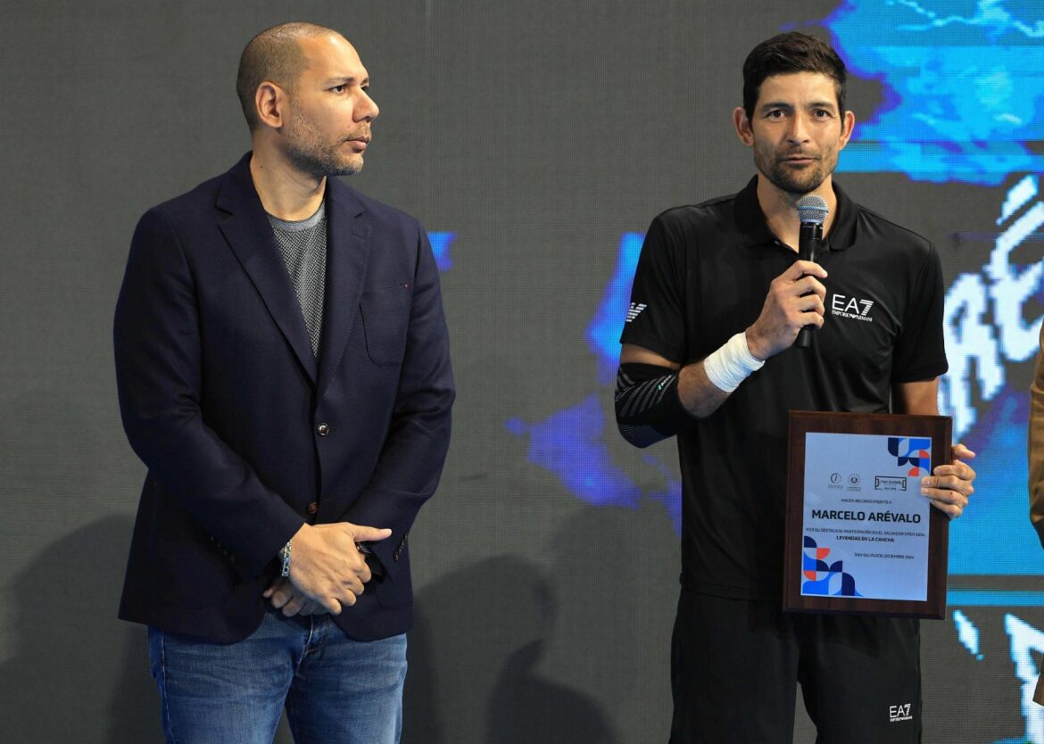 Reconocen a tenistas que participaron en El Salvador Open: Leyendas de la Cancha