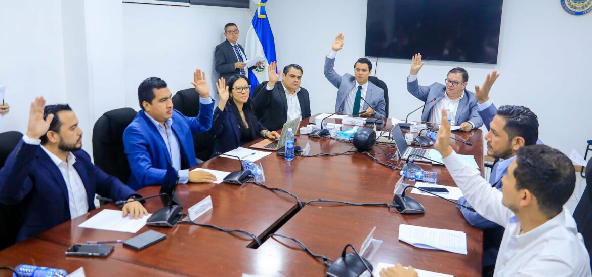 Dictamen favorable al Presupuesto General del Estado 2025 «sin un dólar de deuda de gasto corriente»