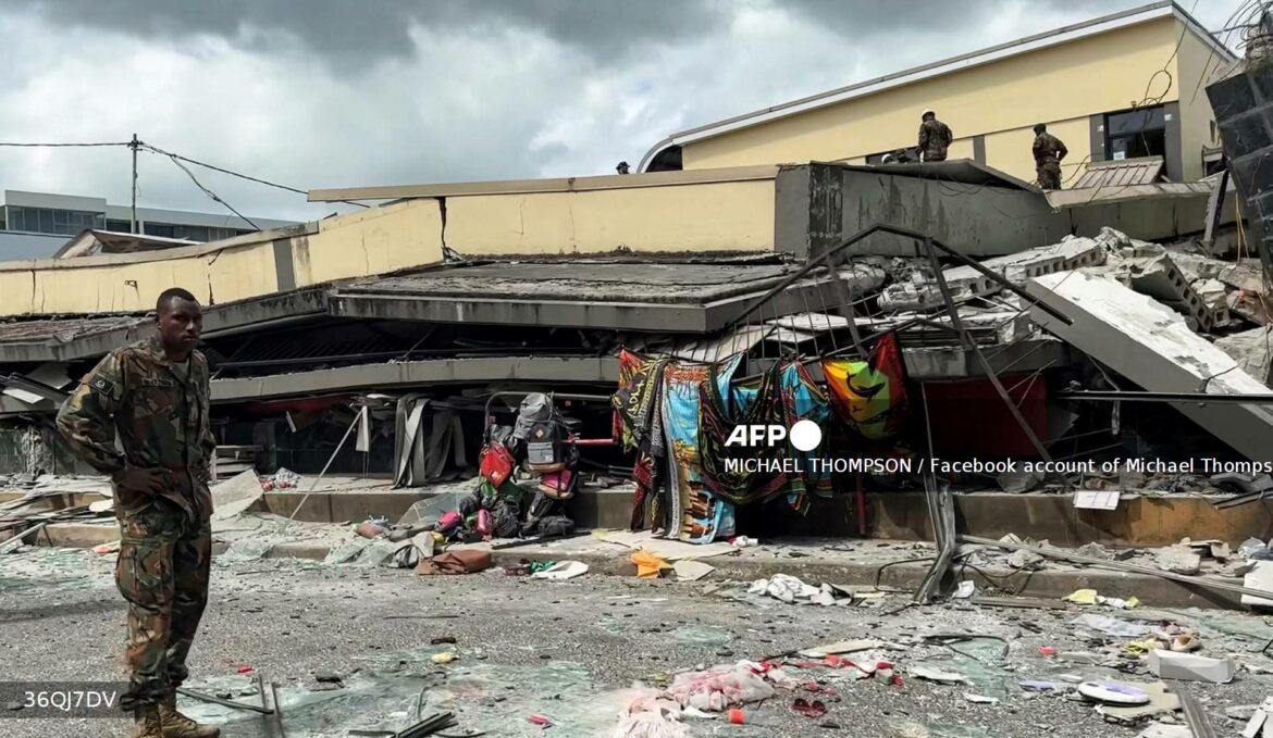 Potente sismo derriba edificios en Vanuatu, un testigo reporta cadáveres en la calle