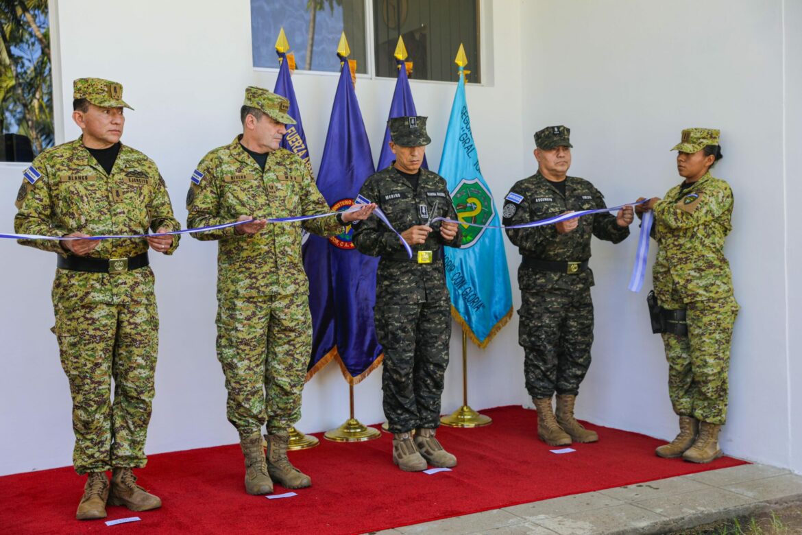Inauguran «moderna» clínica médica en la Segunda Brigada de Infantería, Santa Ana