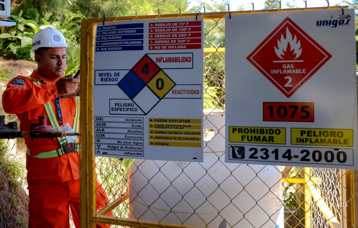 Bomberos intensifica las inspecciones en diferentes comercios de pirotecnia y establecimientos turísticos