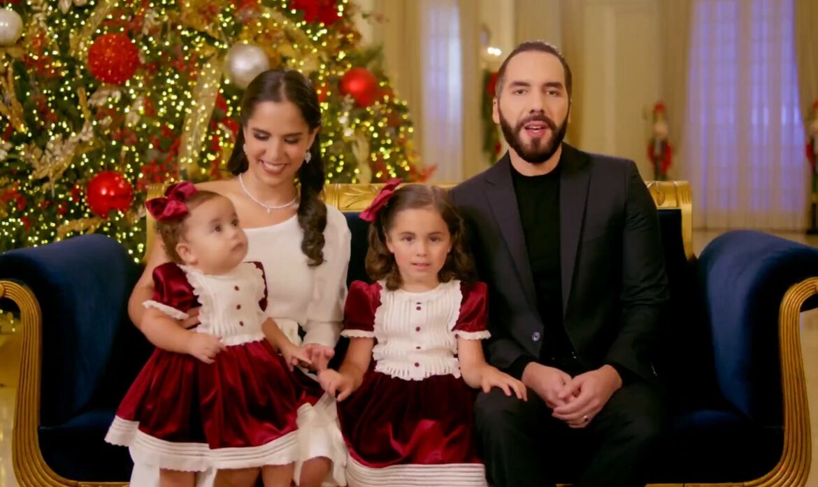 La familia del presidente Bukele les desea a los salvadoreños una «Feliz Navidad»