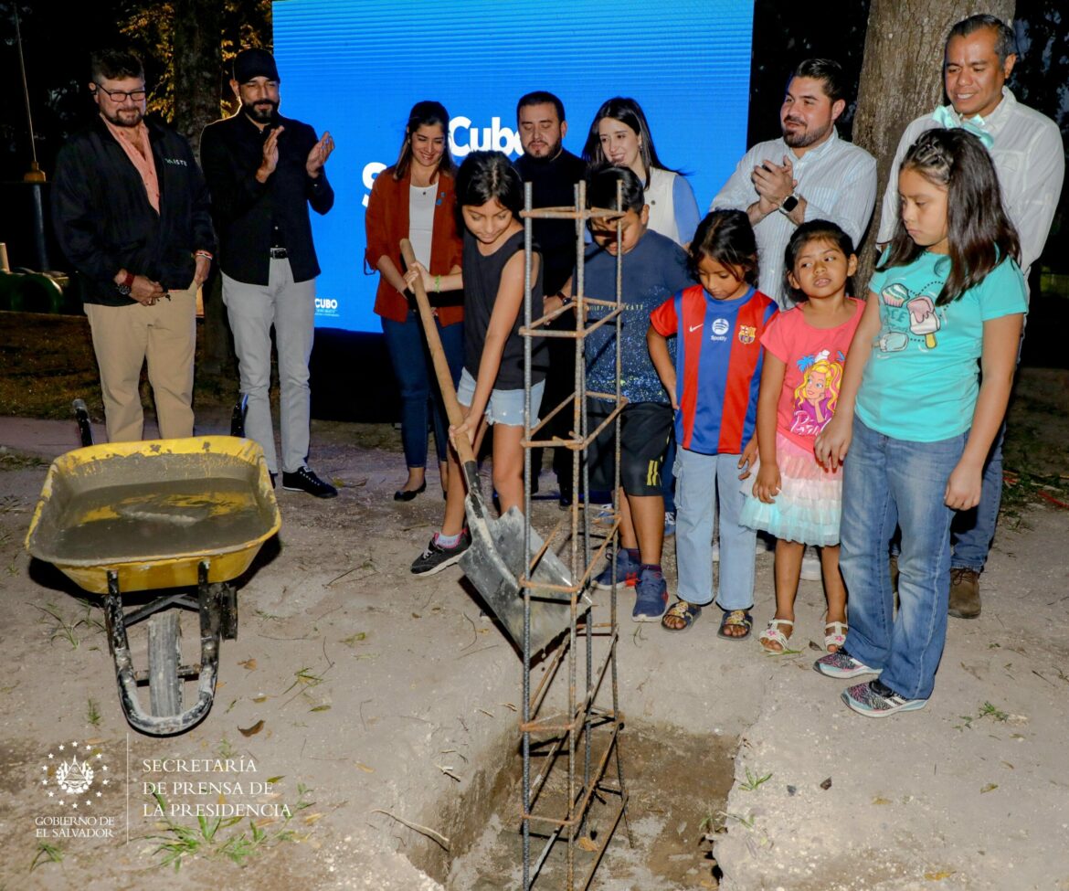 Colocan la primera piedra en el CUBO del Parque Saburo Hirao