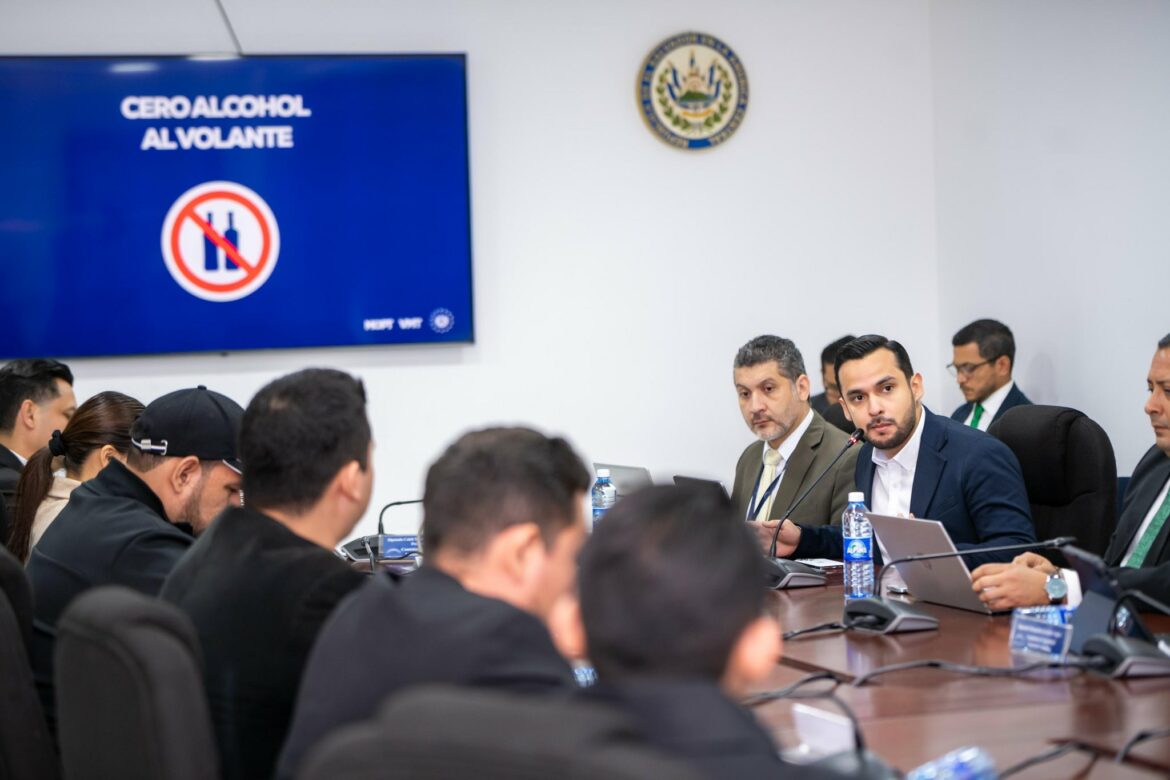 Viceministro Reyes da sus aportes para modificar la Ley de Transporte e incrementar multas