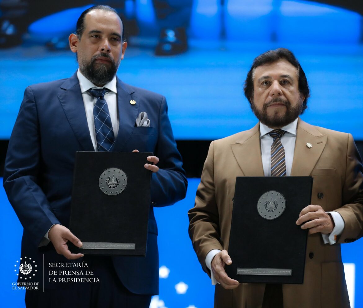 Vpdte. Ulloa firma convenio para fortalecer las capacidades técnicas y operativas de la CCR
