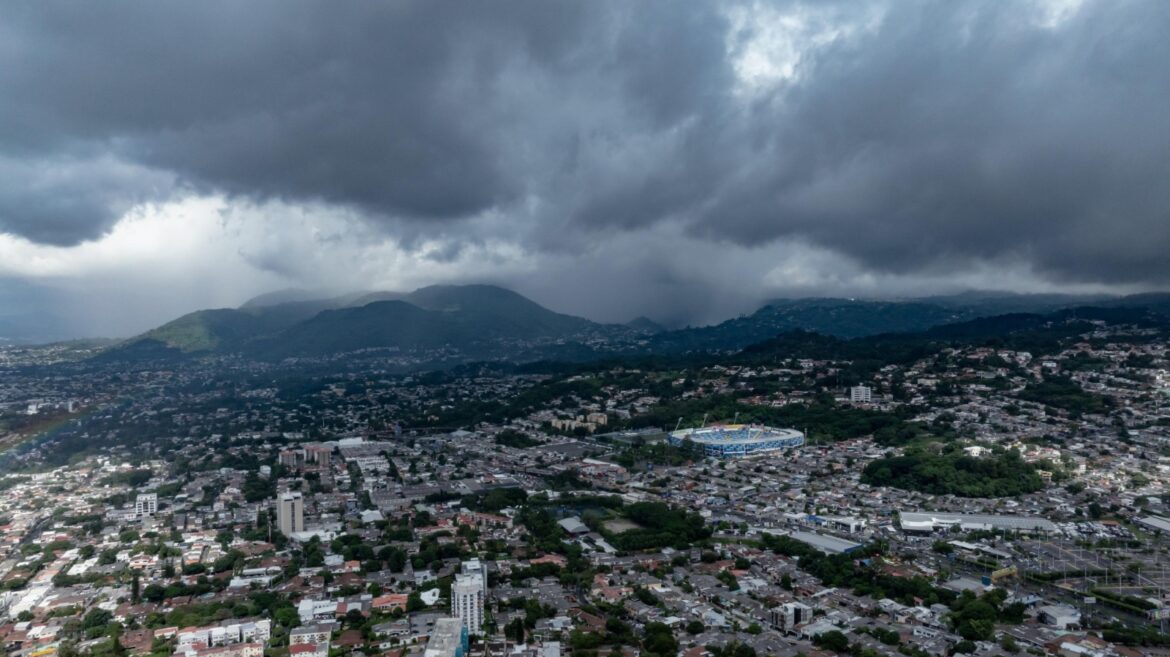 El ambiente estará cálido en el día, fresco en la noche y en la madrugada, según el MARN