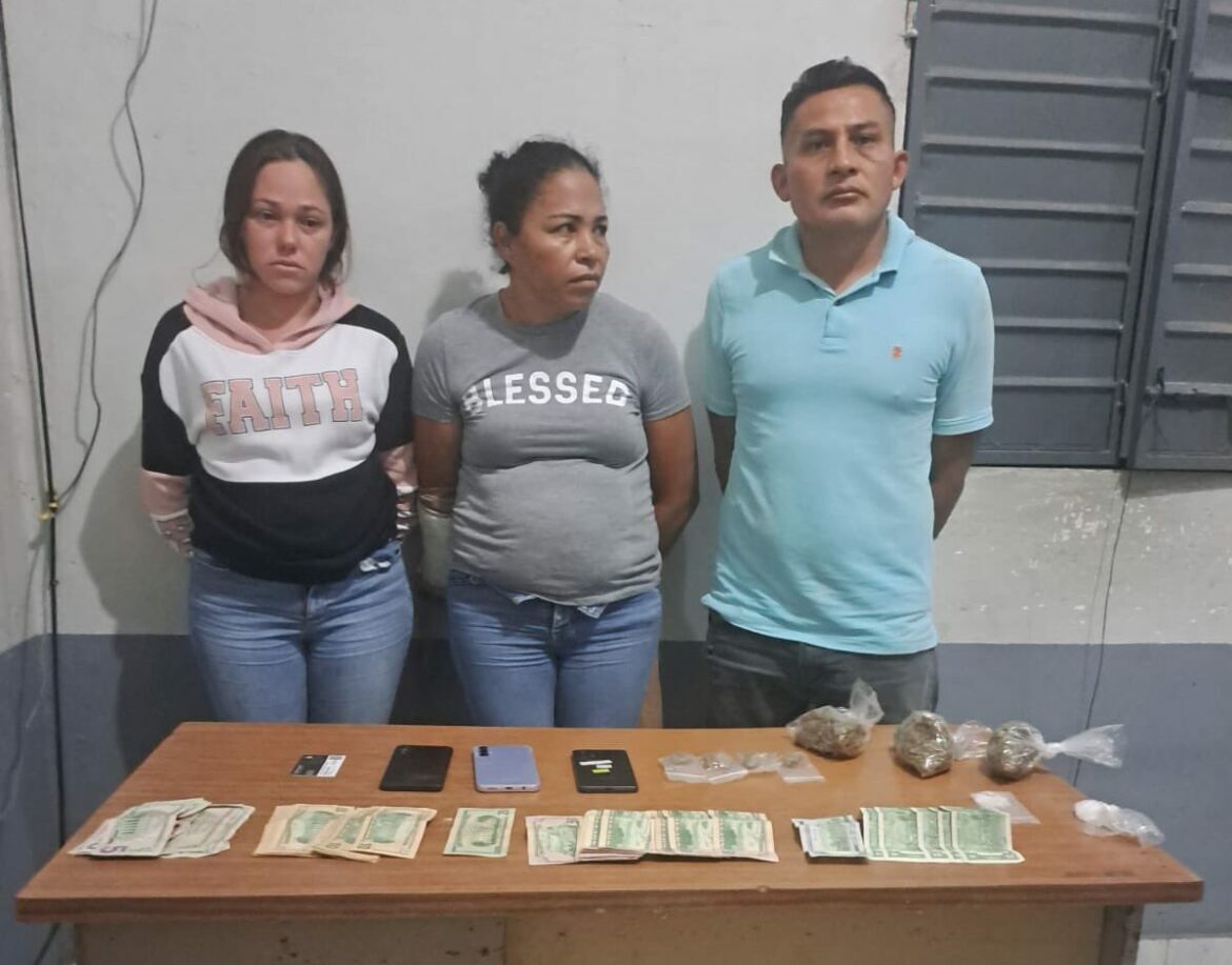 Detienen a tres personas por transportar droga en Ahuachapán