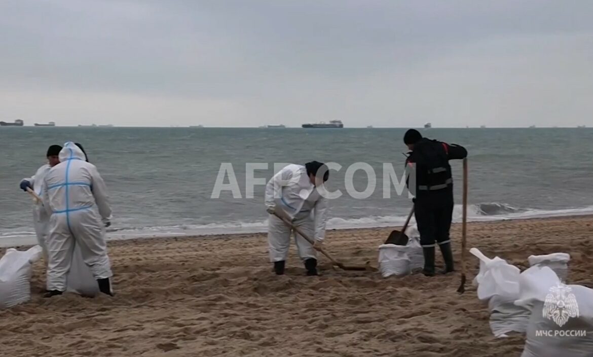 Situación «crítica» en el mar Negro y estado de emergencia en Crimea tras un vertido masivo de petróleo