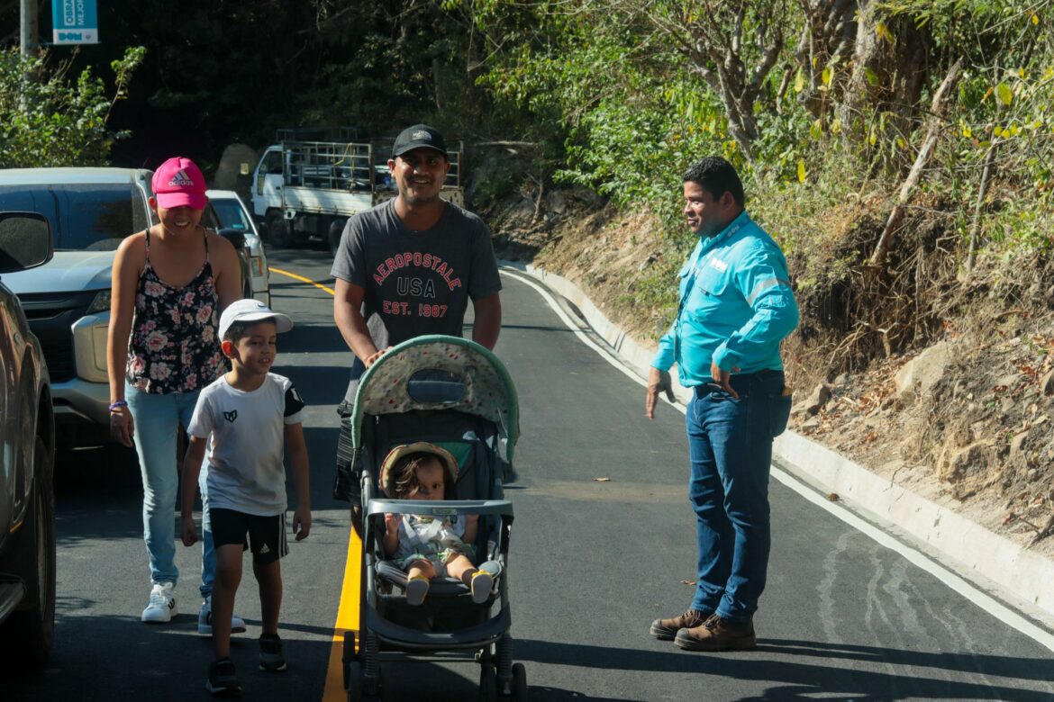 DOM entregó calles renovadas a los habitantes de San Luis del Carmen, Chalatenango