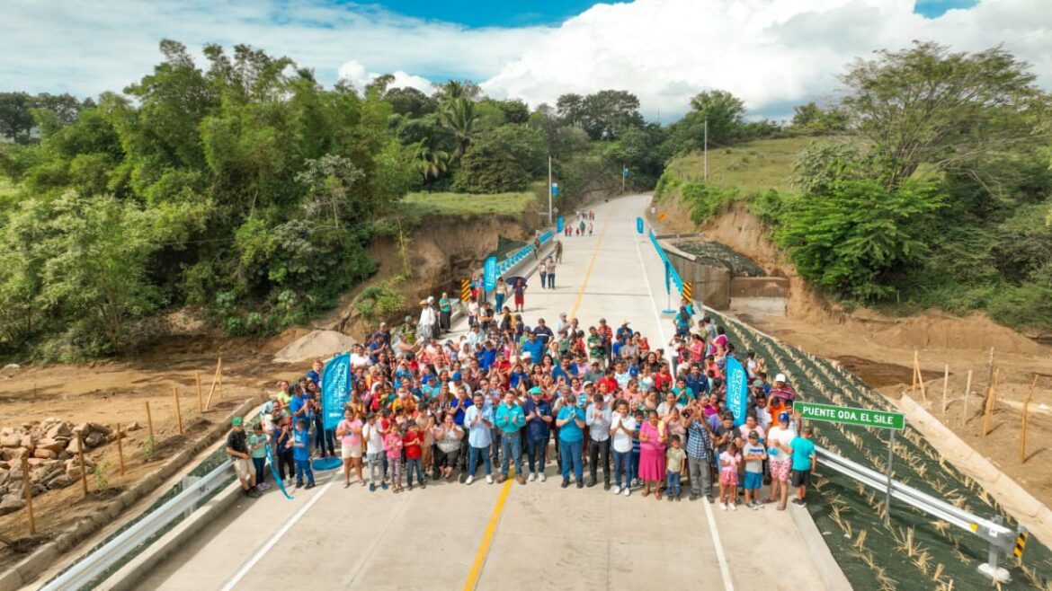 La DOM entrega puente nuevo que conectará al cantón Santa Clara con el casco urbano de San Rafael Oriente