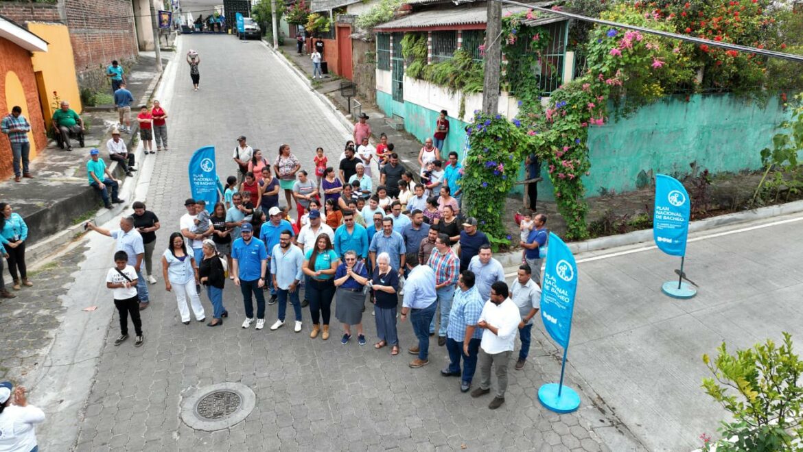La DOM entrega más de 2.4 km de calles intervenidas a las familias de Chinameca