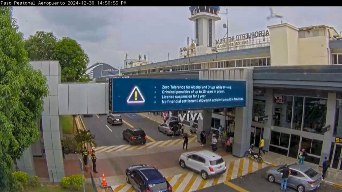 Gobierno coloca anuncios de las reformas de Ley de Tránsito en el Aeropuerto Internacional de El Salvador