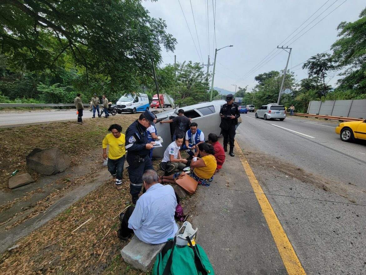 Tres personas lesionadas deja accidente de tránsito en Comalapa