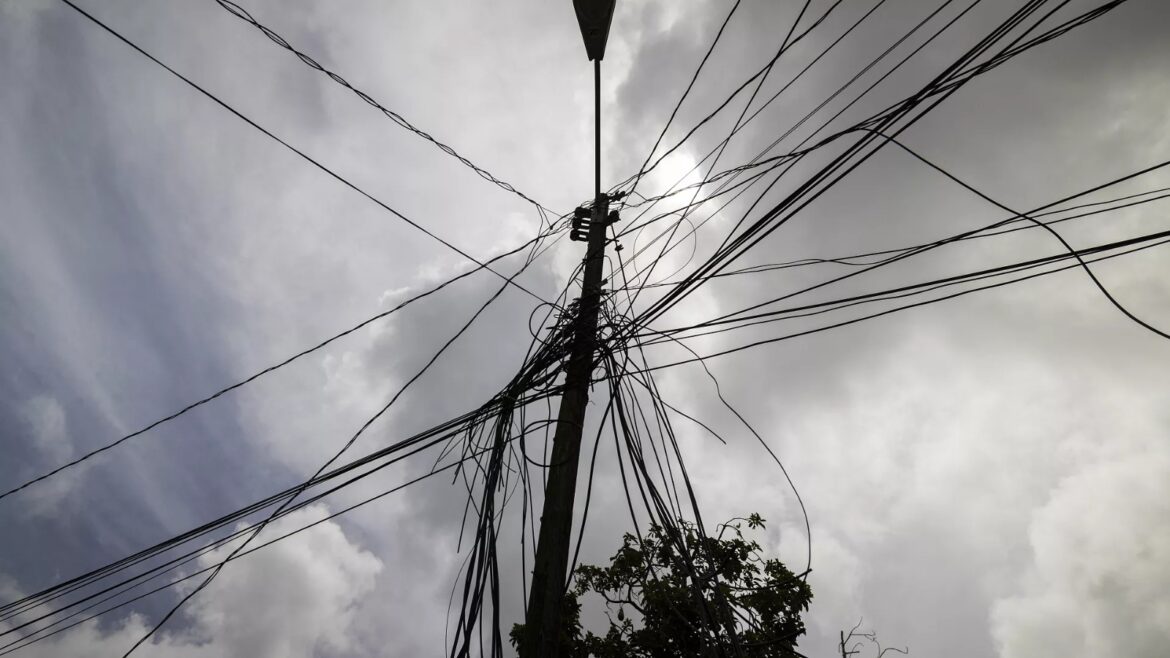 Puerto Rico despide el año a oscuras con un apagón masivo en Nochevieja