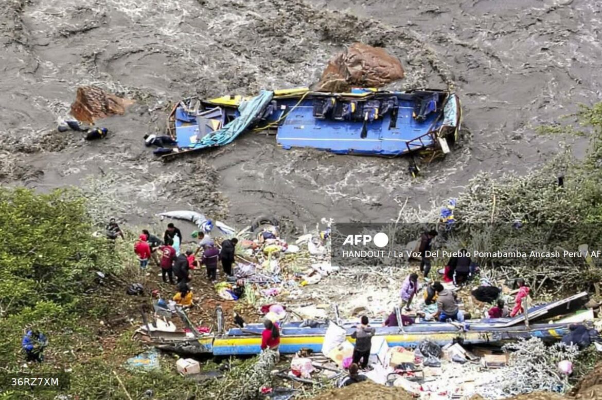 Al menos seis muertos y seis desaparecidos en accidente de bus en Andes de Perú