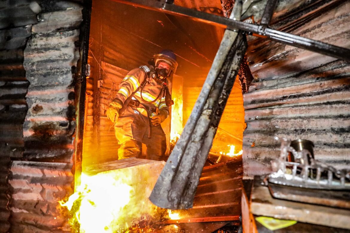 Viviendas destruidas por incendios en San Martín, Ciudad Delgado y el Puerto de La Libertad