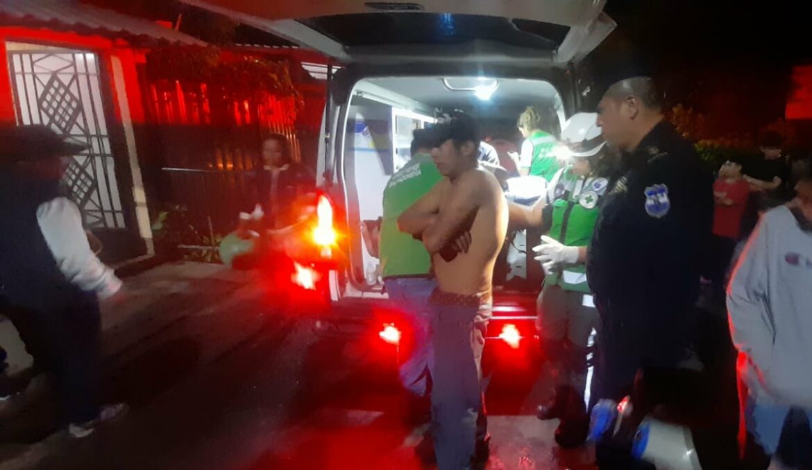 Varias personas afectadas por inhalación de humo tras incendio en una vivienda en Comasagua