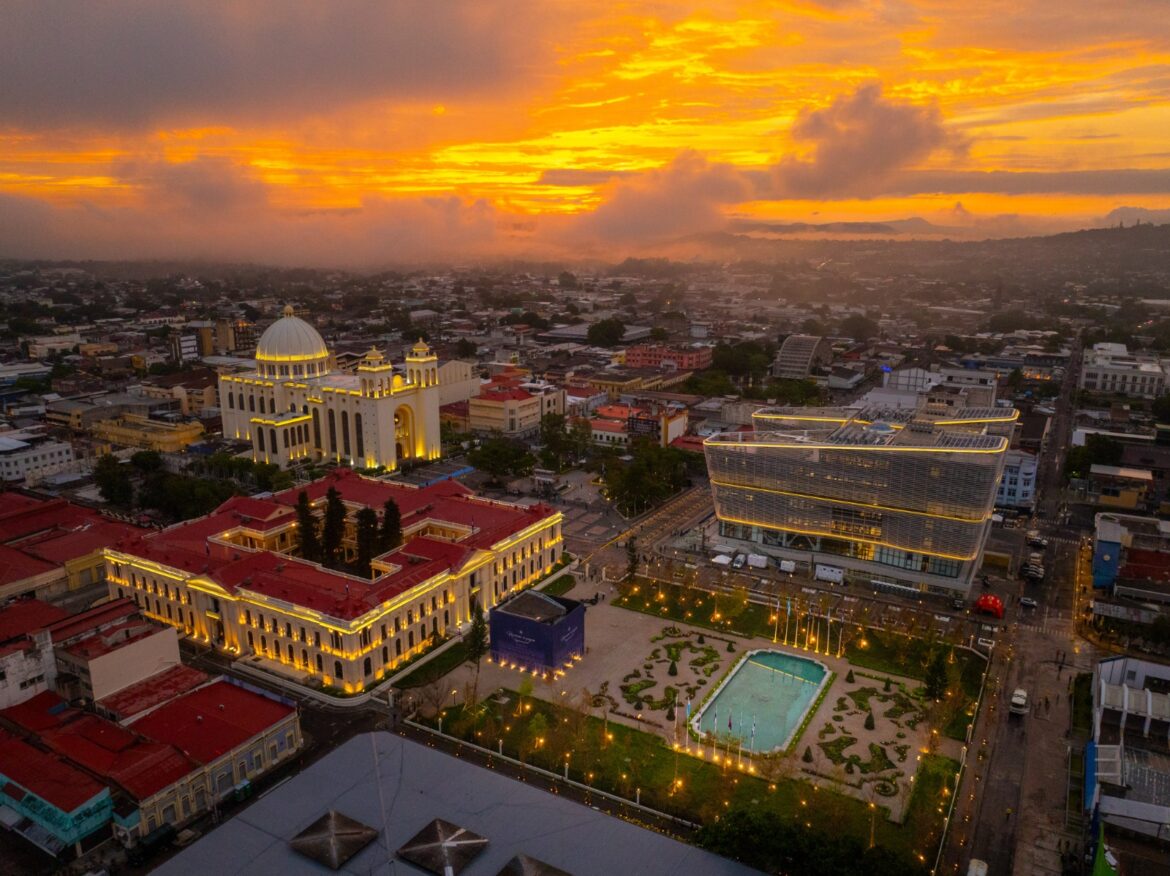 El Salvador entre los primeros países de la región con el mayor índice de confianza económico para el 2025