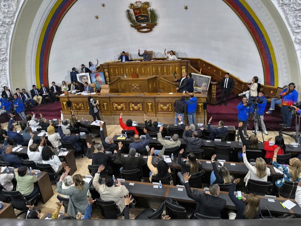 El Parlamento venezolano declara personas no gratas a nueve expresidentes latinoamericanos