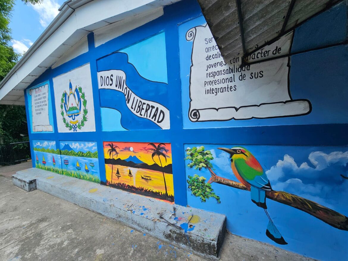 MINED suspende clases en el Centro Escolar de Ilopango por trabajos del MOPT en una cárcava