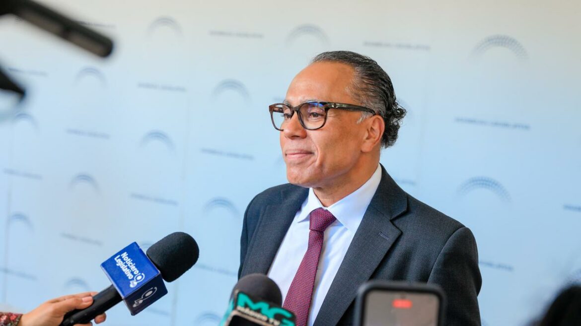 Asamblea Legislativa podría elegir al presidente de la Corte de Cuentas en enero, según el diputado Castro
