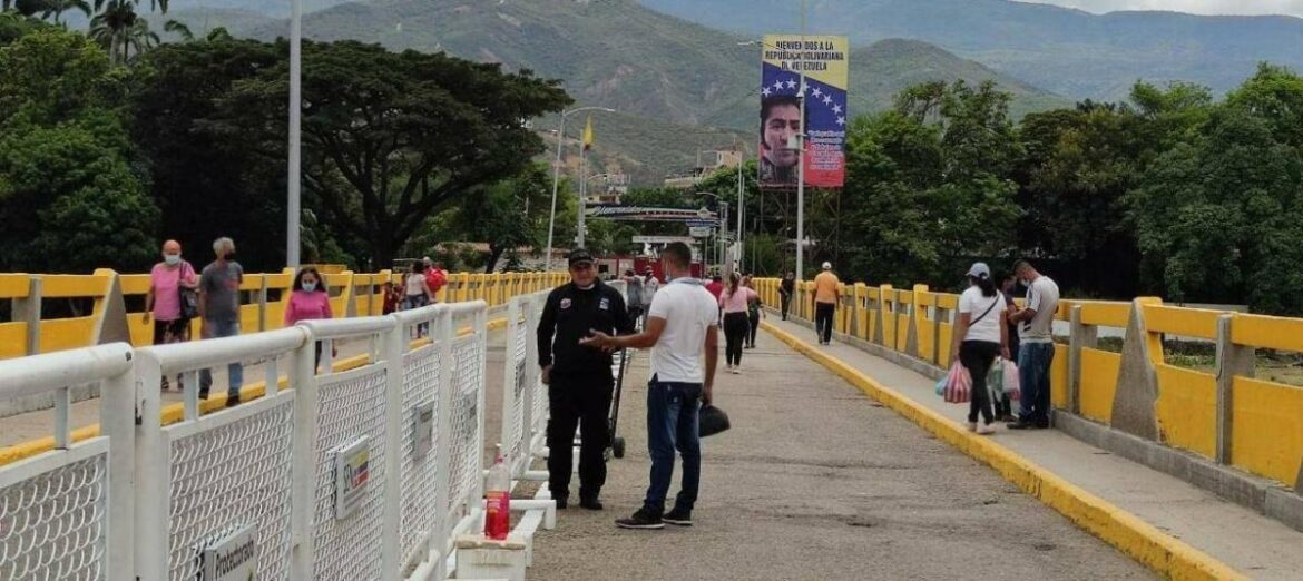Venezuela anuncia el cierre temporal de sus fronteras con Colombia