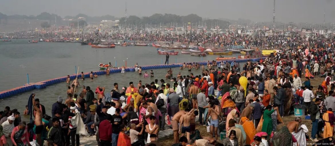 Empieza sagrada fiesta hindú con 400 millones de peregrinos
