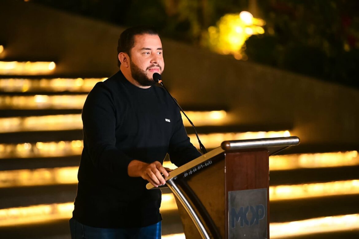 Hasta ocho adultos y cuatro menores se pueden transportar en los pick-ups de uso familiar, confirma ministro Rodríguez