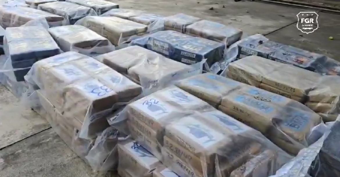 FGR y PNC verifican 1,500 kilos de cocaína que será destruida