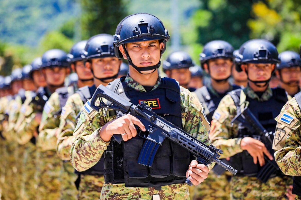 Diputada de VAMOS, Claudia Ortiz: «El Salvador vive en una sociedad que ahora está militarizada»
