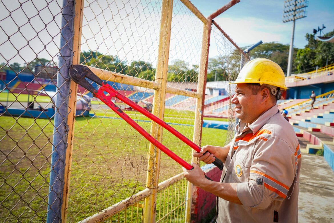 Alcalde Acevedo sobre el retiro de malla perimetral del Estadio Óscar Alberto Quiteño:  «podemos mantener el orden y la calma»