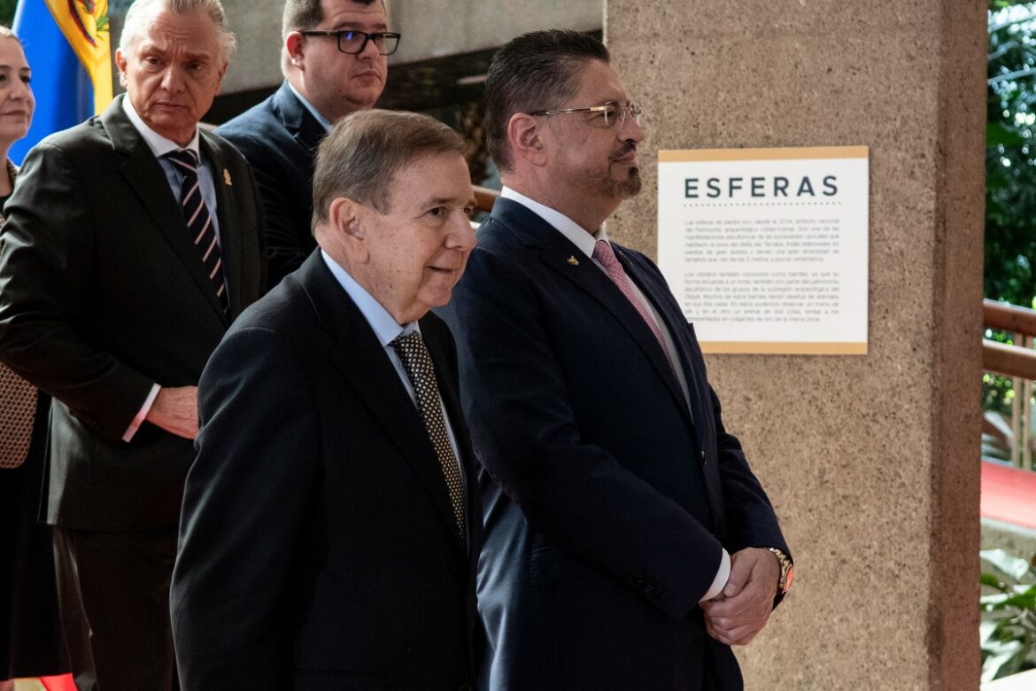 Maduro es una «amenaza regional», dice González Urrutia en Costa Rica