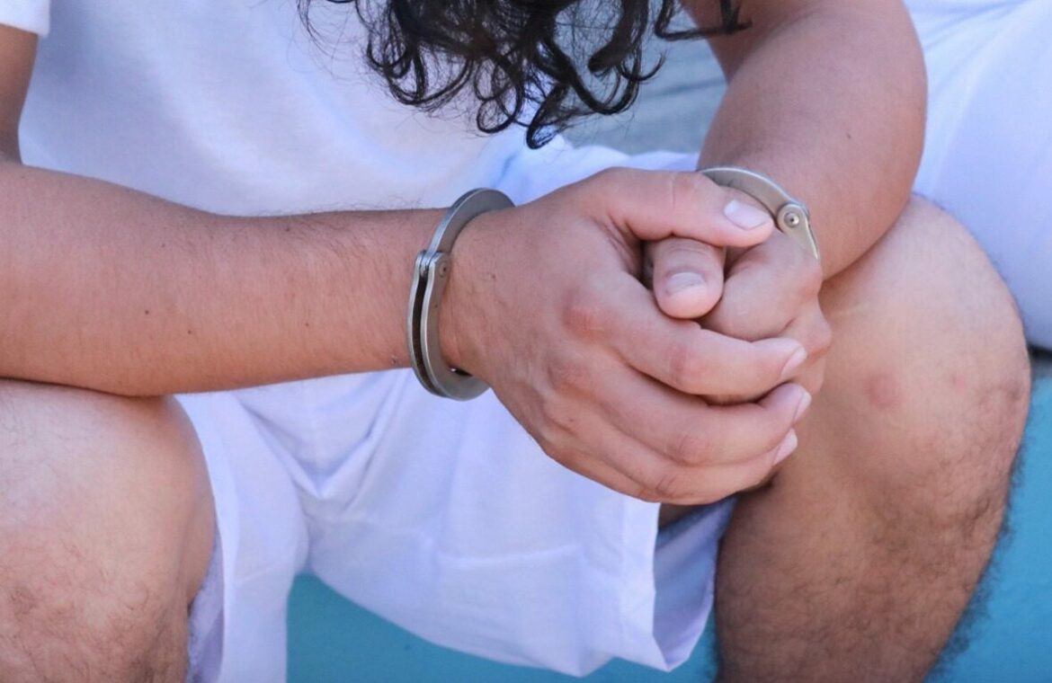 Hombre que apuñaló a una mujer en un mesón del centro de San Salvador enfrentará juicio