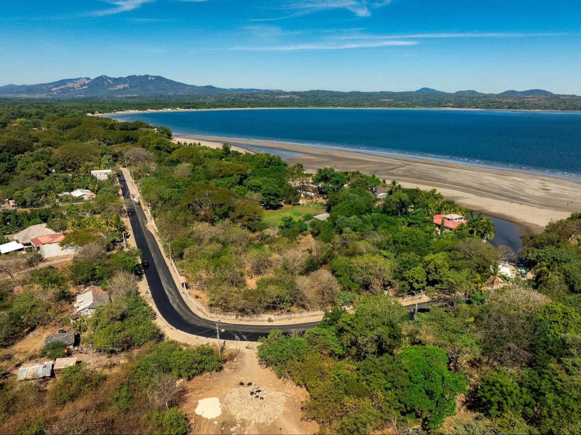 Gobierno invierte $2.4 millones para modernizar una ruta estratégica para el turismo en La Unión