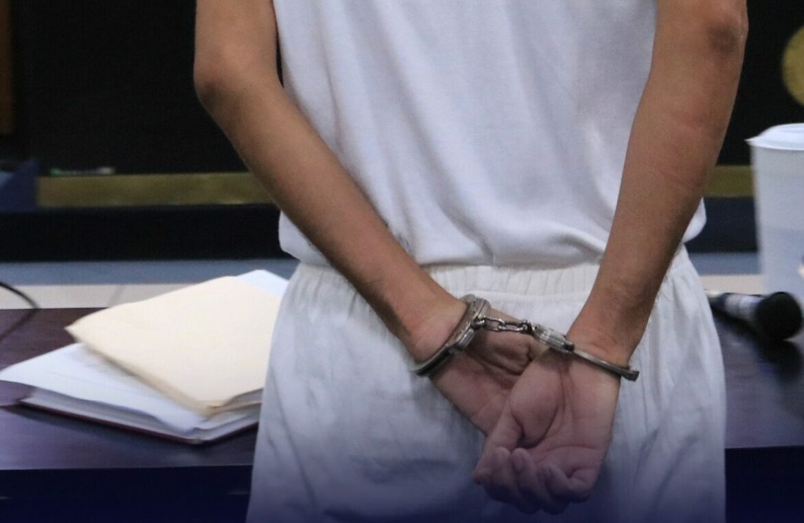 Seguirá en detención provisional hombre acusado de un homicidio en Santa Ana Centro