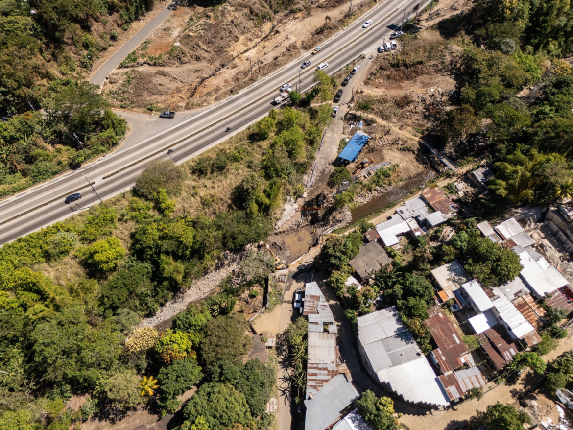 MOP anuncia construcción de un puente sobre el río Colón, en Lourdes Colón