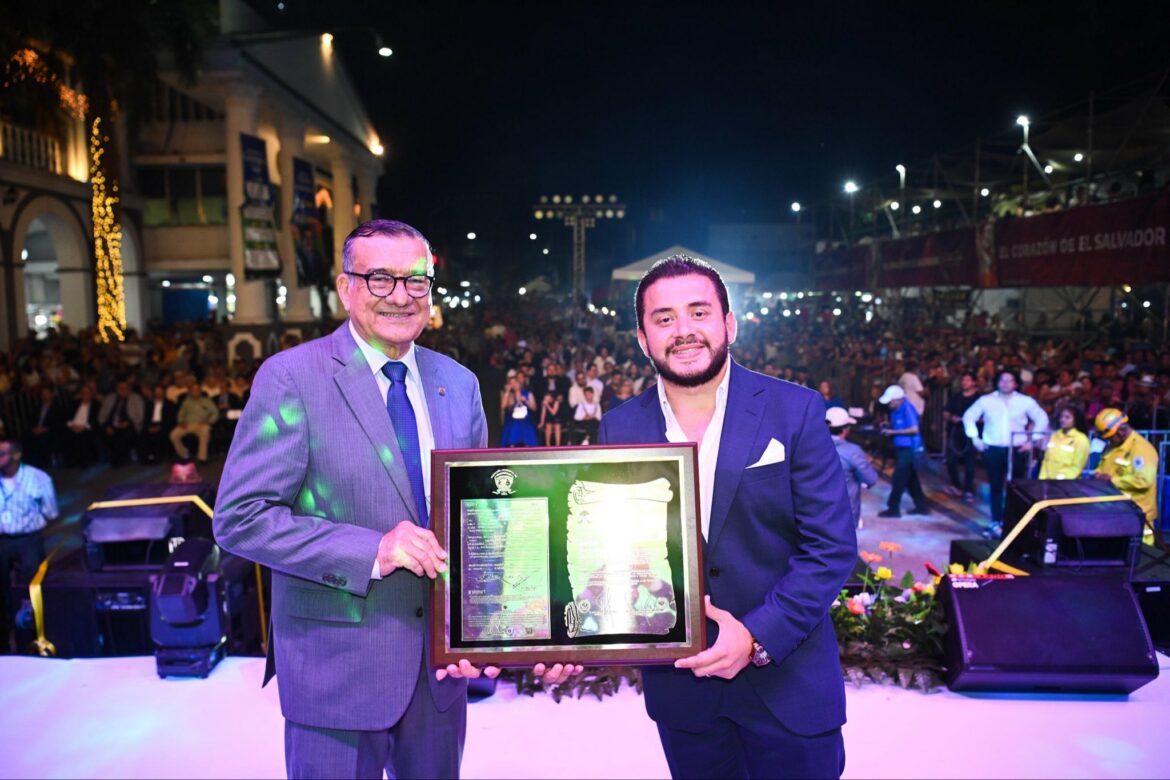 Ministro Rodríguez recibe reconocimiento de Hijo Meritísimo de Sonsonate 2025