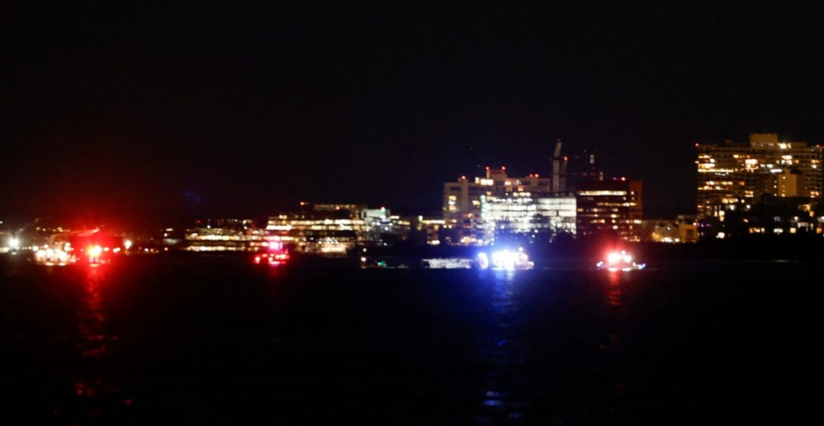 Un avión de pasajeros cae al río Potomac en Washington