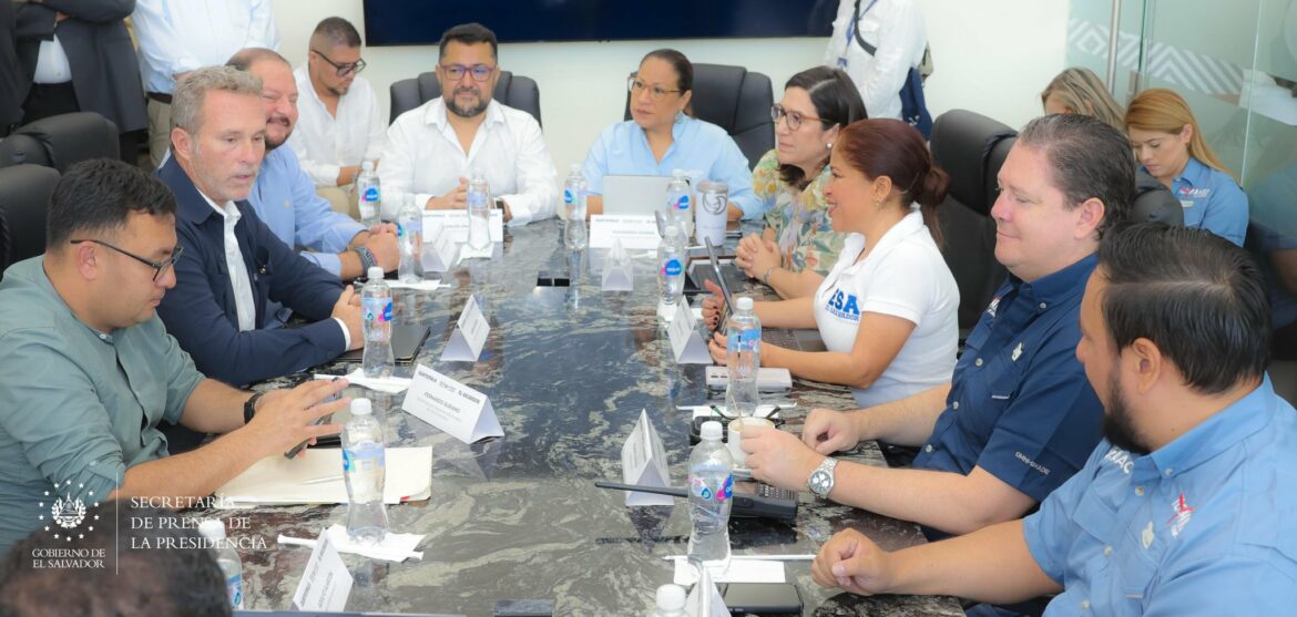 El Gobierno avanza en la modernización de la conectividad aérea entre Guatemala y El Salvador