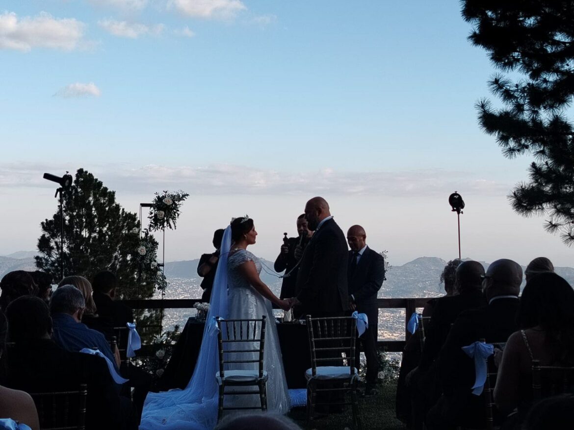 Filtran fotos de la lujosa boda del presidente del COENA y la dirigente del Tribunal de Primera Instancia de ARENA
